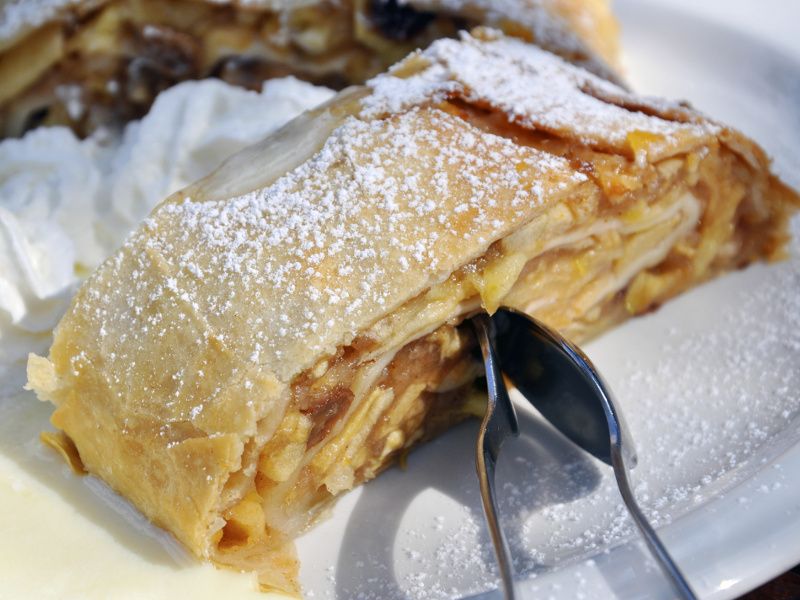 Apfelstrudel (Austria)
