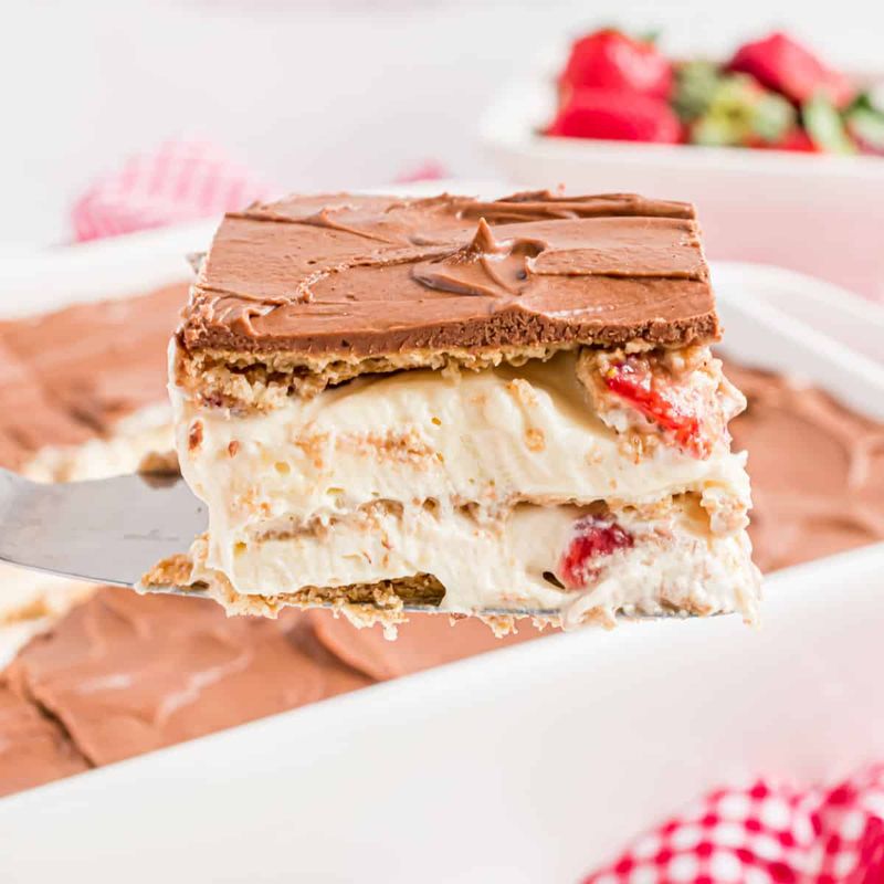 Strawberries 'N Cream Éclair Cake