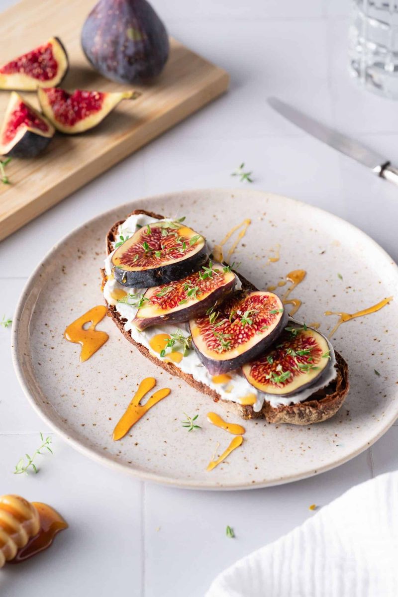 Fresh Fig and Goat Cheese Tartines