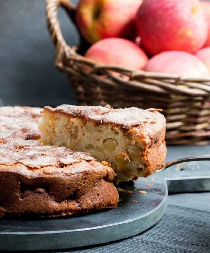 Cinnamon Apple Cake