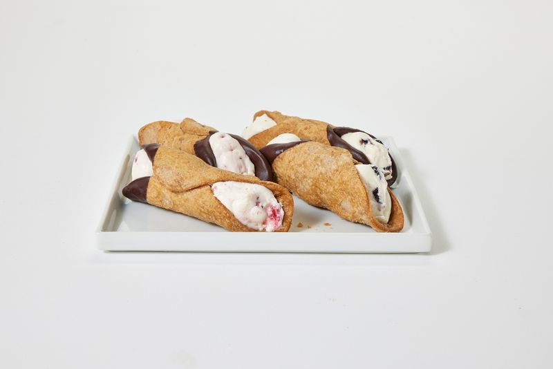 Crispy-Creamy Cannolis: Italian Pastry Perfection