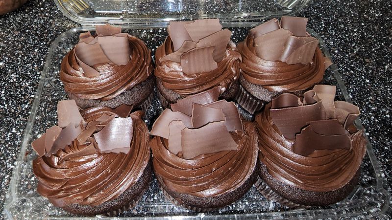 Mini All-American Cakes With Fudge Icing