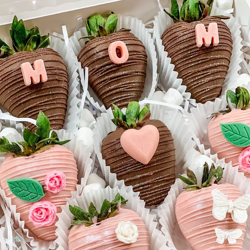 Chocolate-Dipped Strawberries with Love Notes