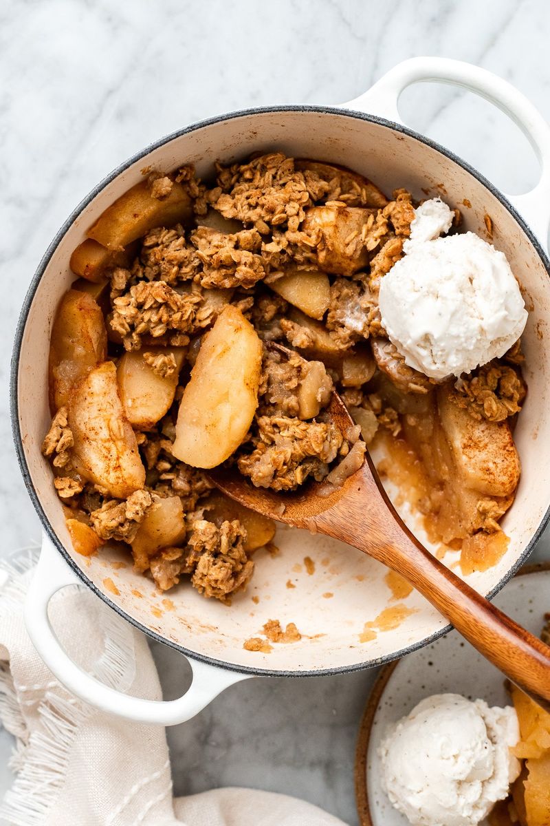 Baked Apple Slices with Cinnamon Oat Crumble