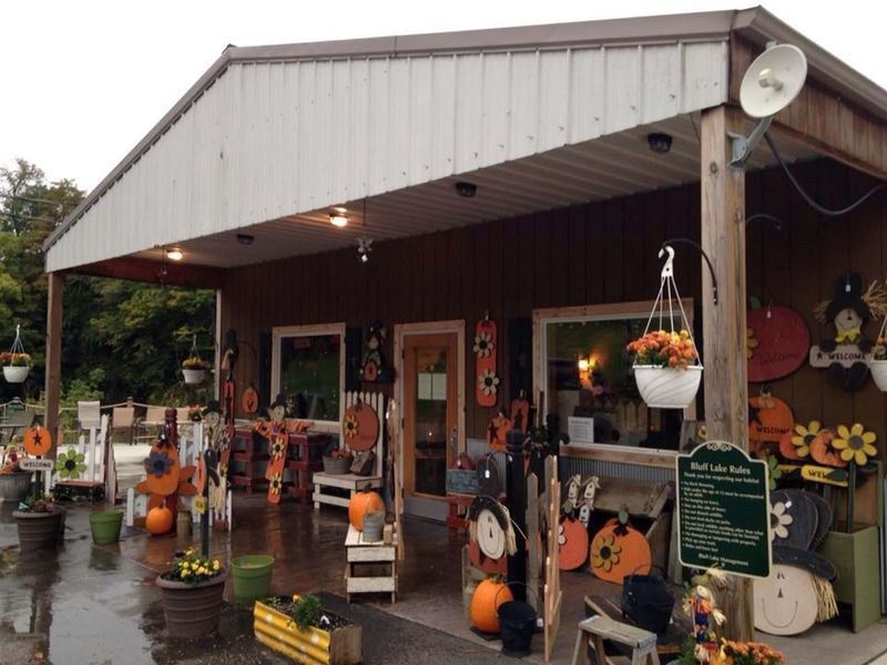 Bluff Lake Catfish Farm (Maquoketa)