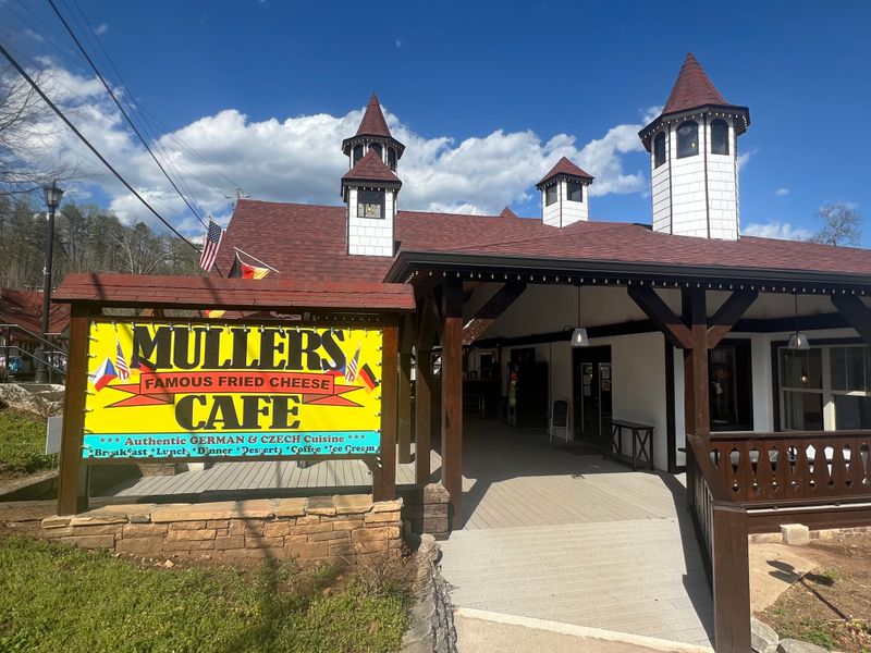 Muller’s Famous Fried Cheese Cafe