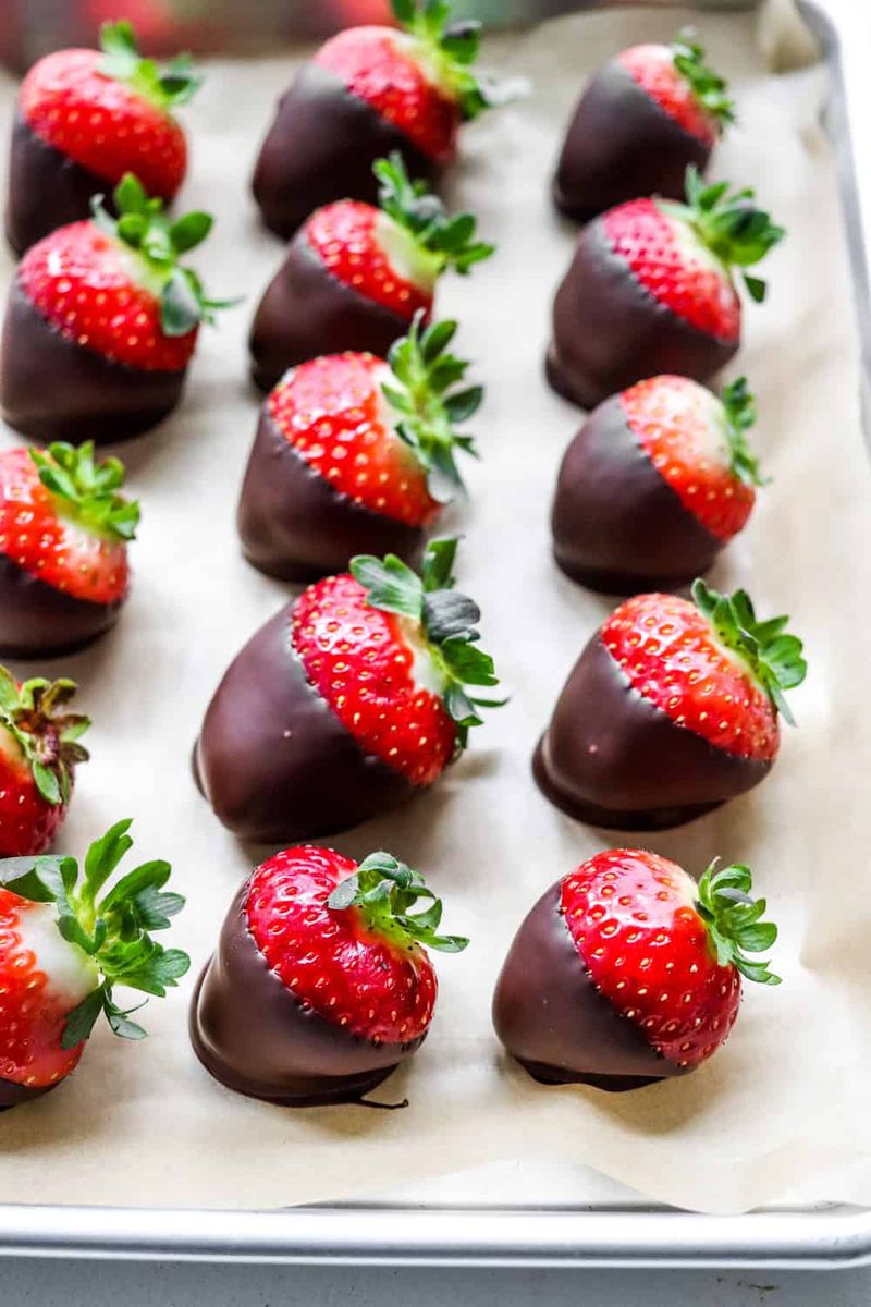 Dark Chocolate-Dipped Berries