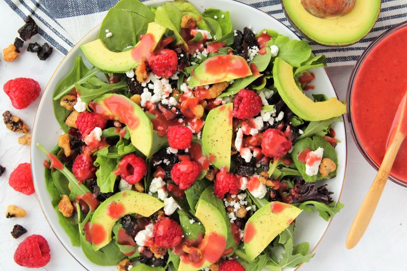 Raspberry-Spinach Salad with Avocado & Walnuts
