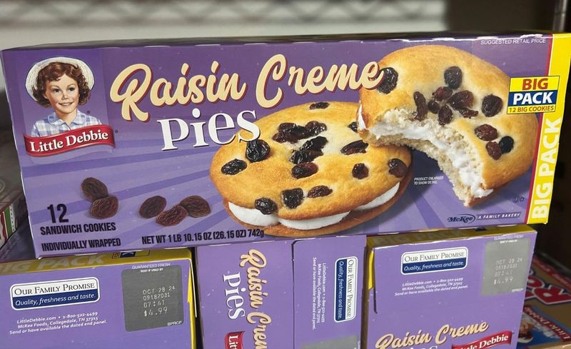 Raisin Creme Pies