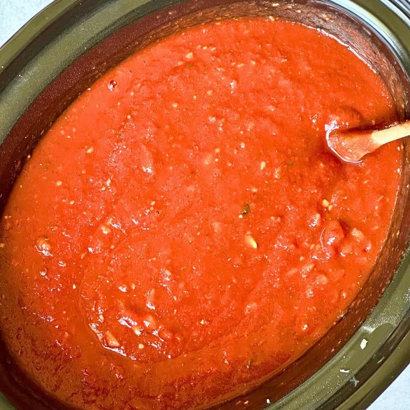 Slow Cooker Tomato and Red Pepper Sauce