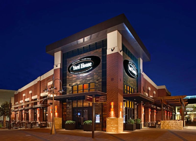 Yard House's Daily Happy Hour Feast