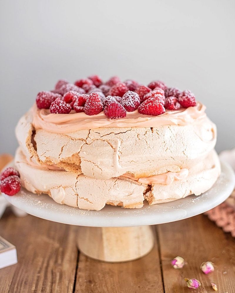 Pavlova Cake