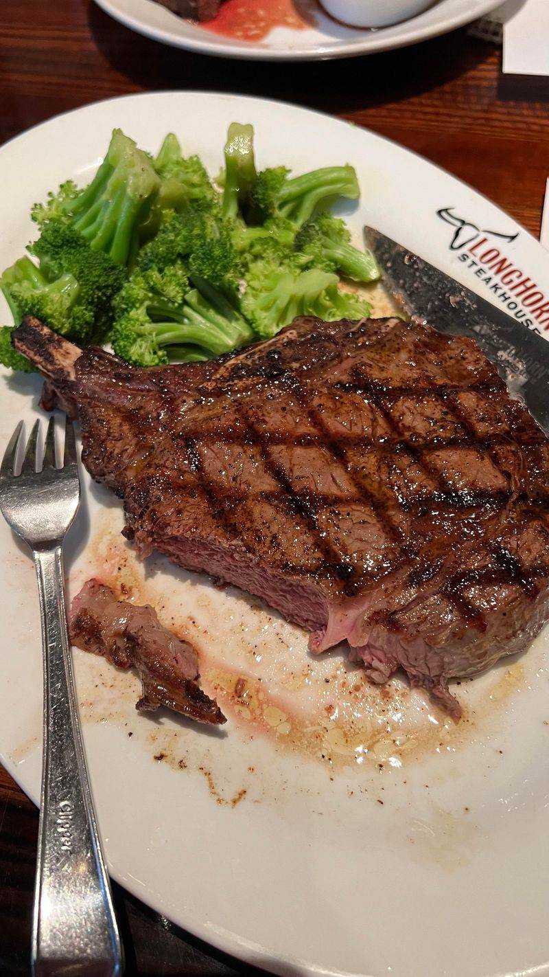 LongHorn Steakhouse: The Rib-Eye Revelation