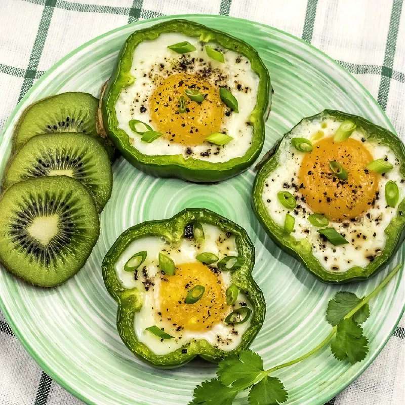Eggs in Bell Pepper Rings Create Breakfast Art