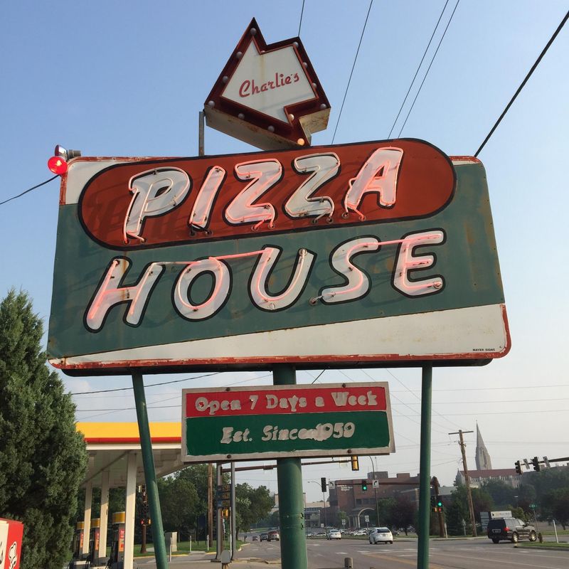 South Dakota: Charlie’s Pizza House