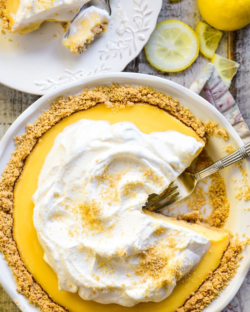 Old-Fashioned Lemon Icebox Pie