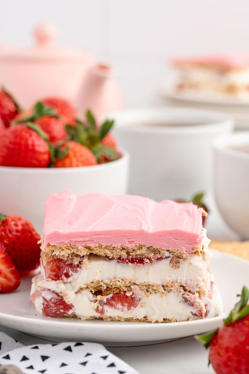 Strawberry Éclair Cake