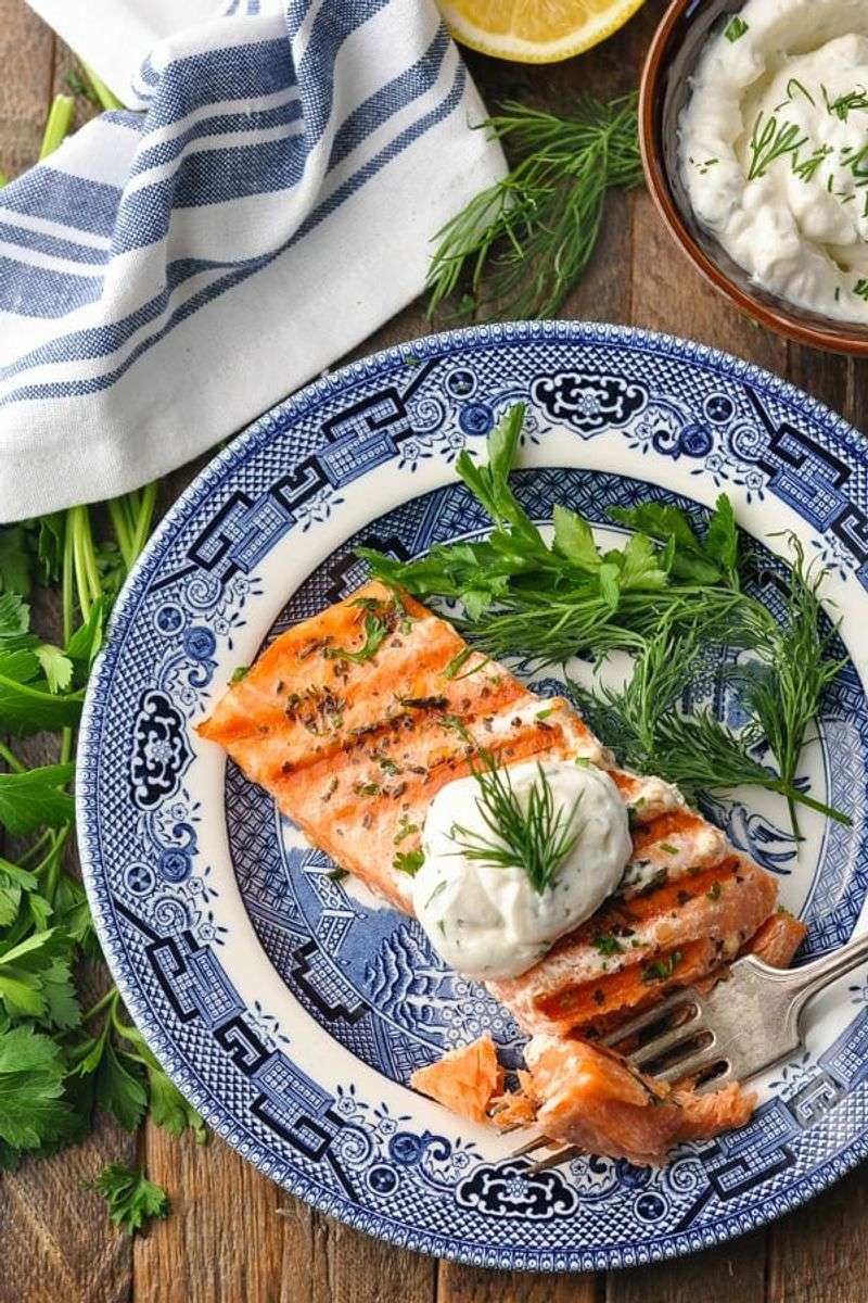 Grilled Salmon with Dill Sauce