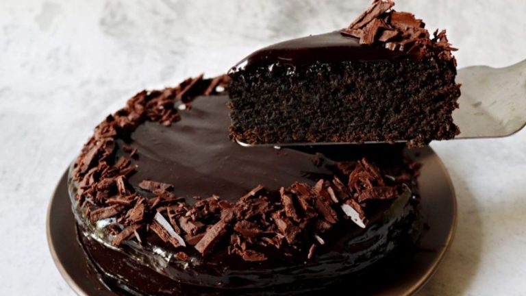 The Easiest Mother’s Day Chocolate Cake—No Oven, Just 3 Ingredients!