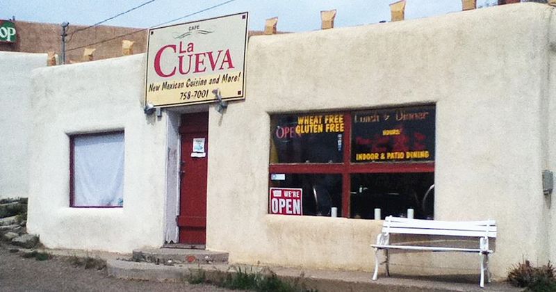 La Cueva Café