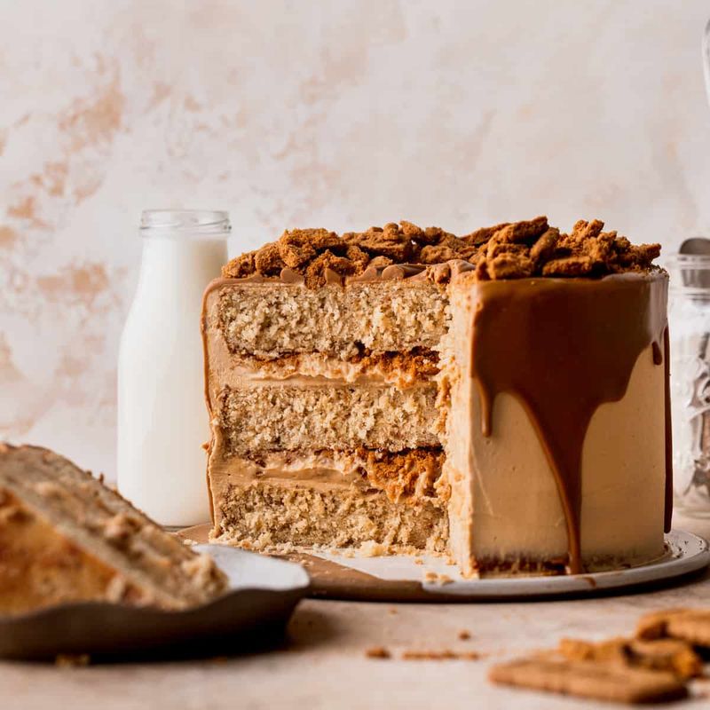 Lotus Biscoff Cake