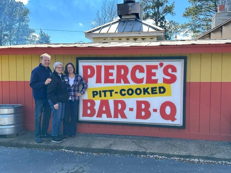 Virginia - Pierce’s Pitt Bar-B-Que (Williamsburg)