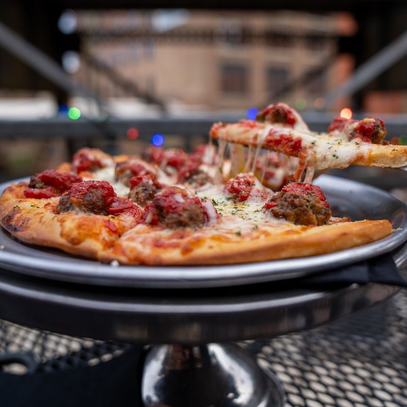 Virginia: Bottoms Up Pizza