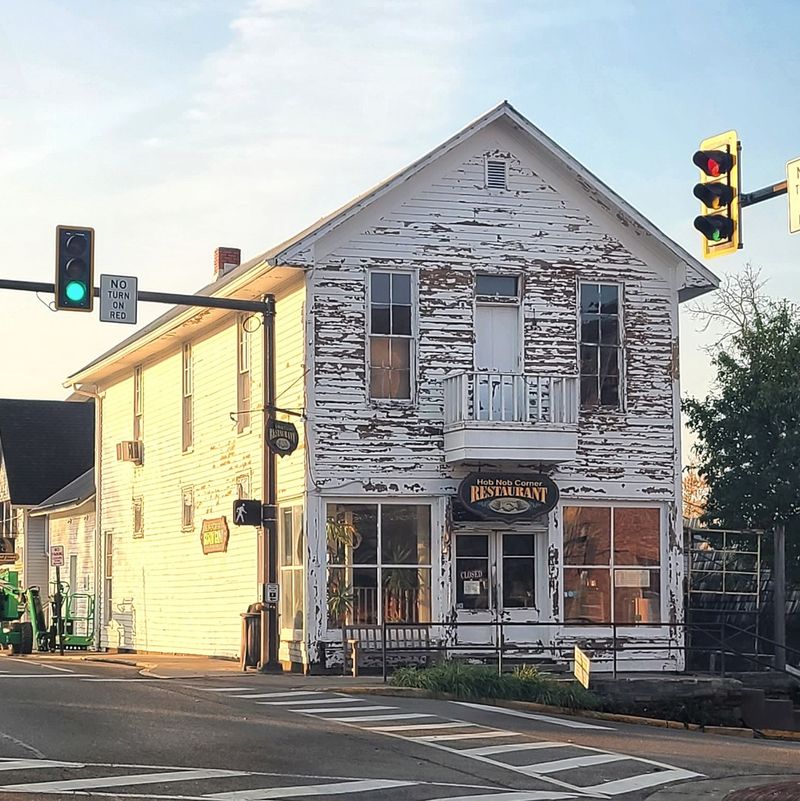 Hobnob Corner Restaurant
