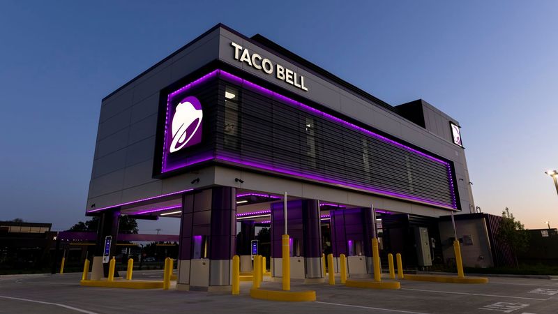 Taco Bell's After-Dark Full Menu Experience