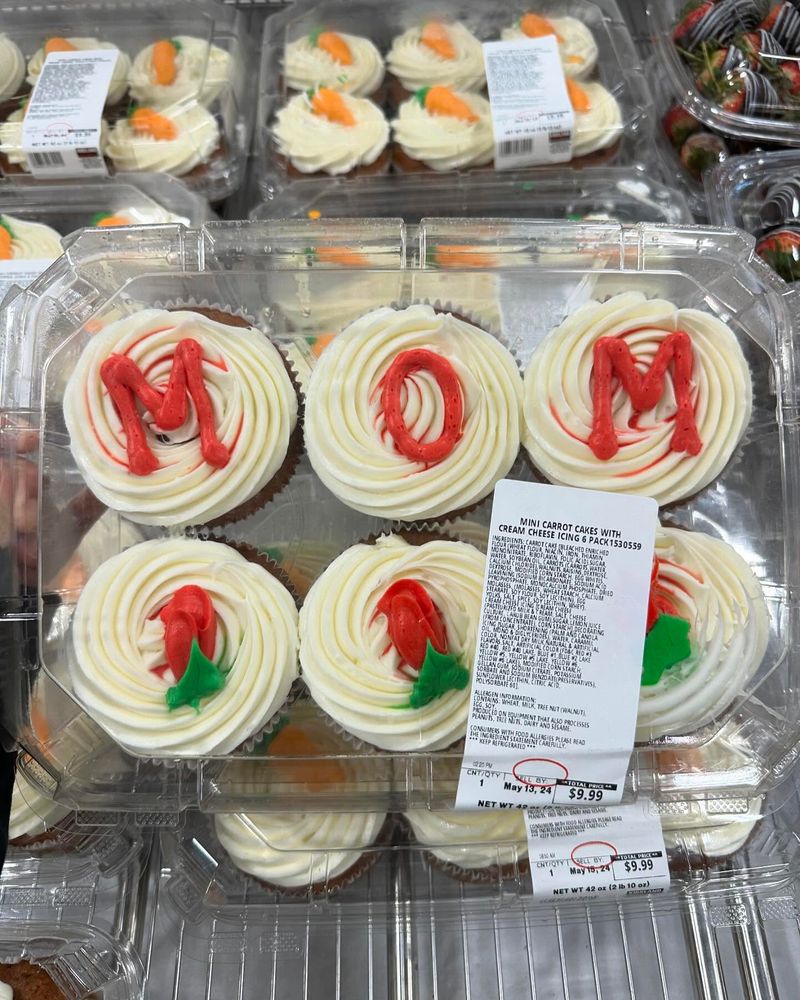 Individual 'MOM' Carrot Cakes