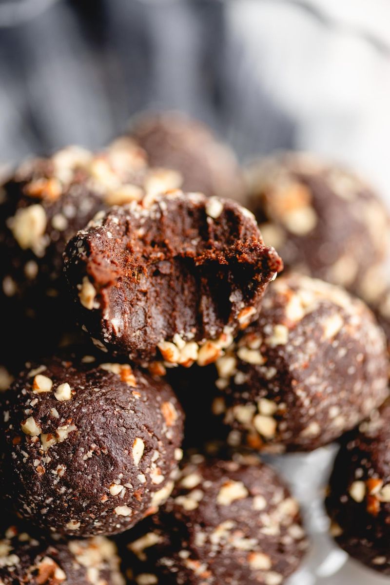 Raw Date Balls That Taste Like Sand