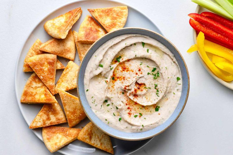 Plain Hummus with Pita Chips
