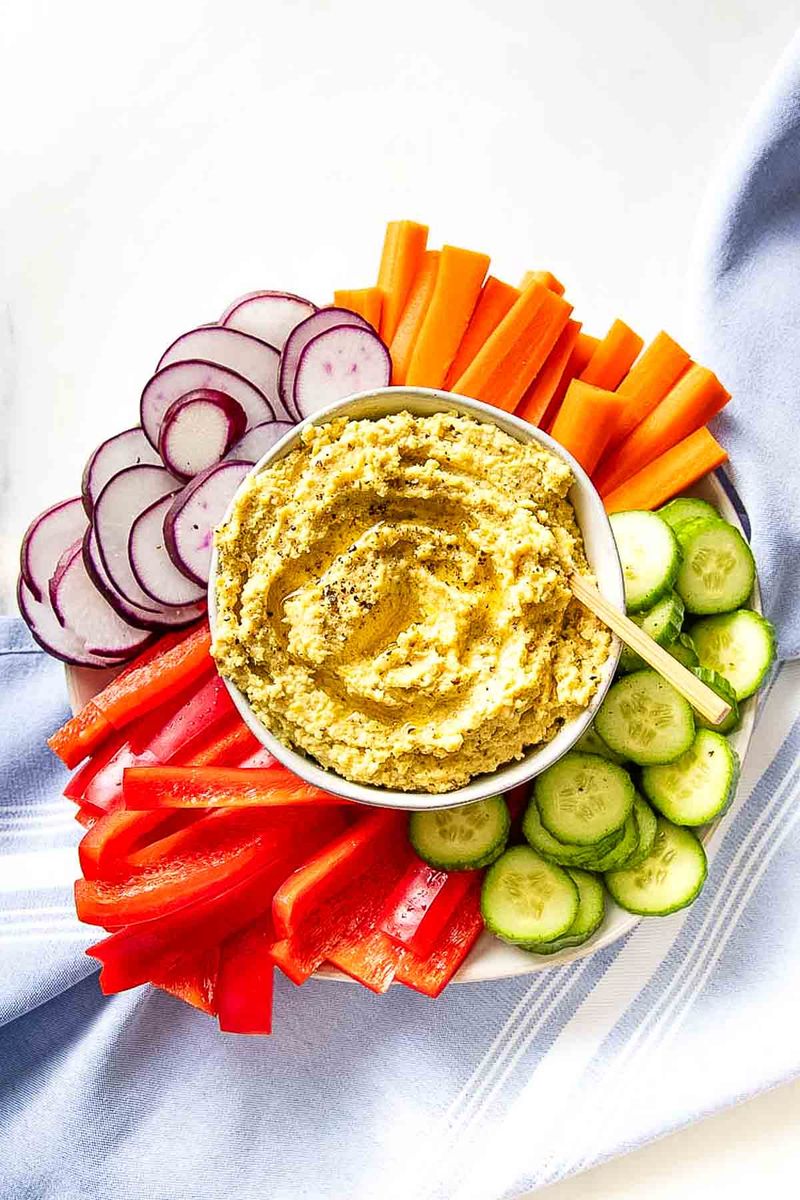 Sliced Veggies With Hummus