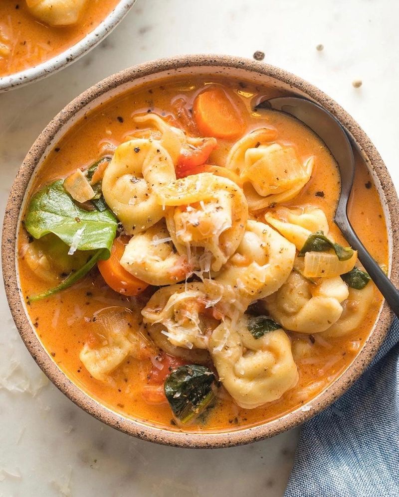 20-Minute Creamy Tomato Tortellini Soup