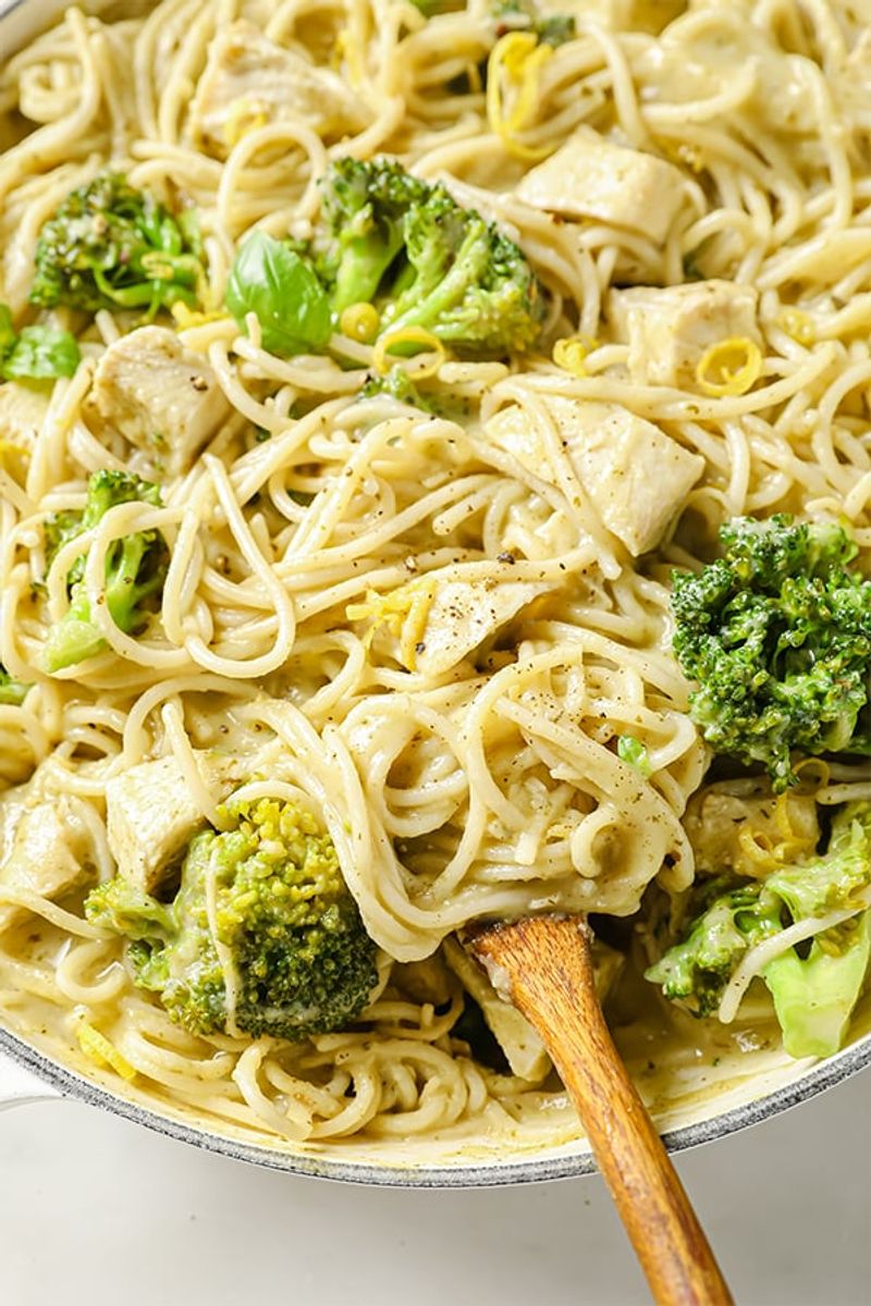One-Pot Chicken & Broccoli Pasta