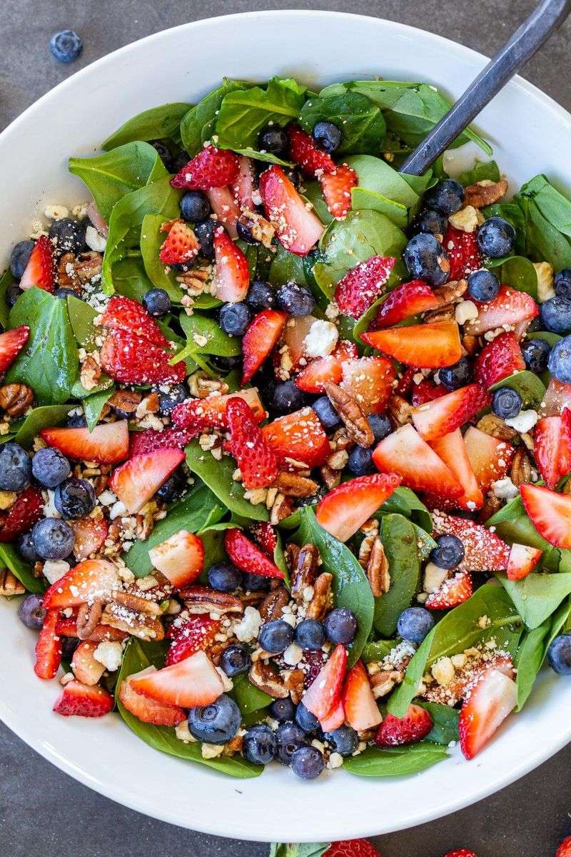 Spinach Salad with Quinoa, Chicken & Fresh Berries