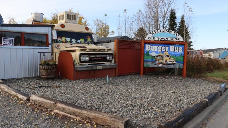 Burger Bus (Kenai)