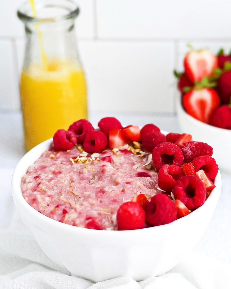 Oatmeal With Fresh Fruit: Nature's Sweet Start