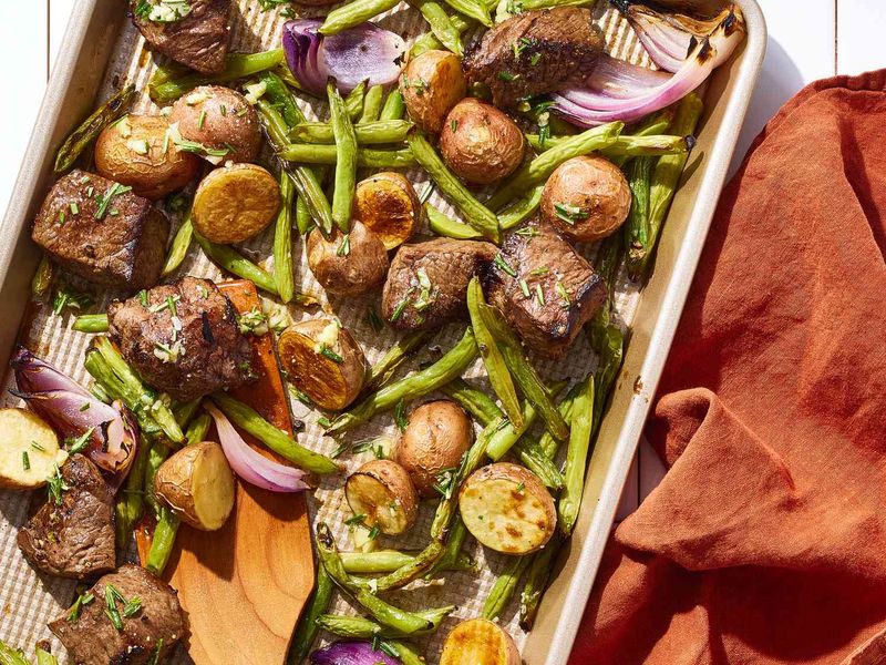 Garlic Butter Steak Bites with Roasted Veggies