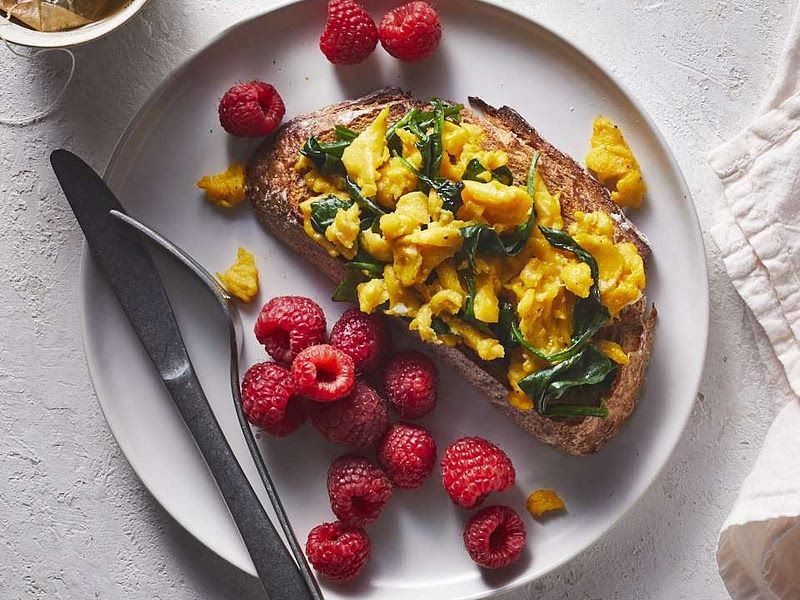 Spinach & Egg Scramble with Raspberries