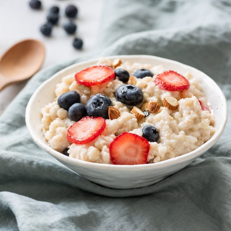 Oatmeal with Berries and Nuts