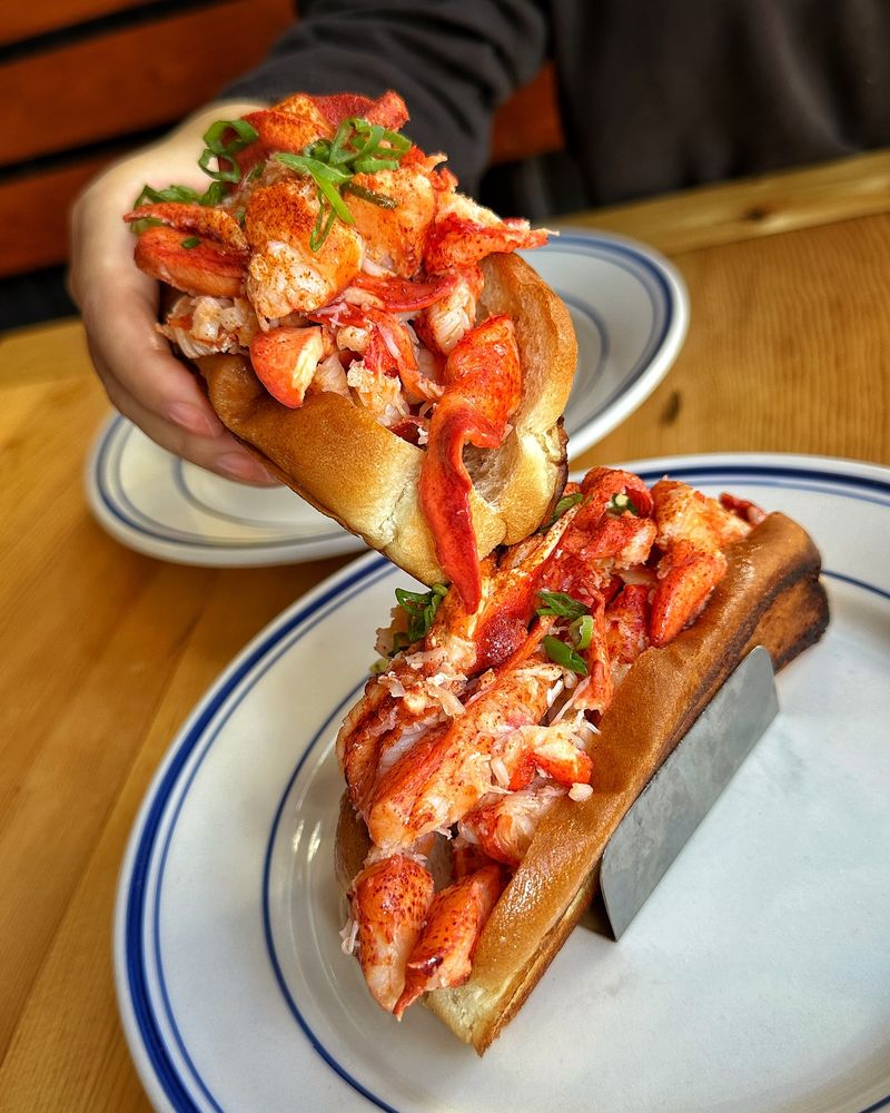 Connecticut: Lobster Roll