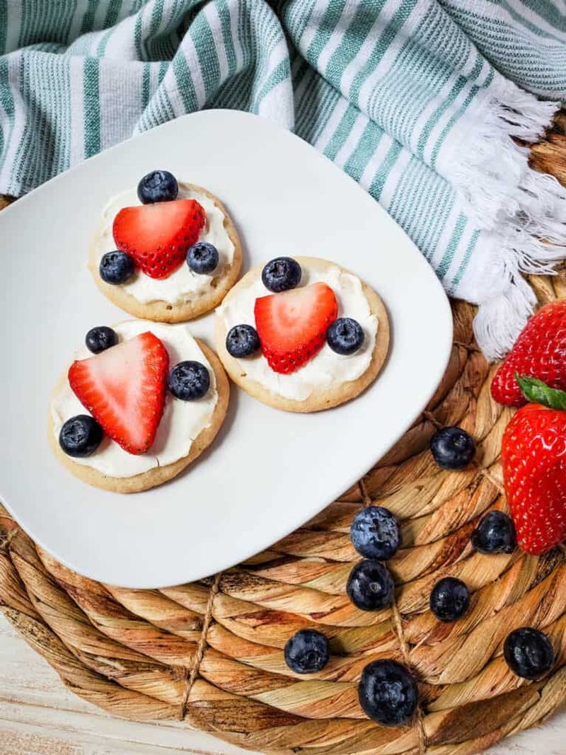 Cinnamon Sugar Berry Breakfast Pizzas