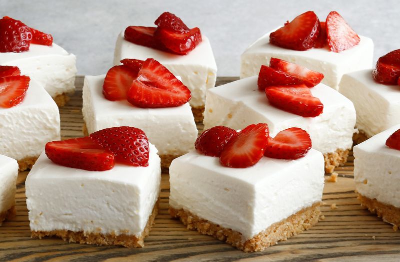 No-Bake Strawberry Cream Cheese Bars