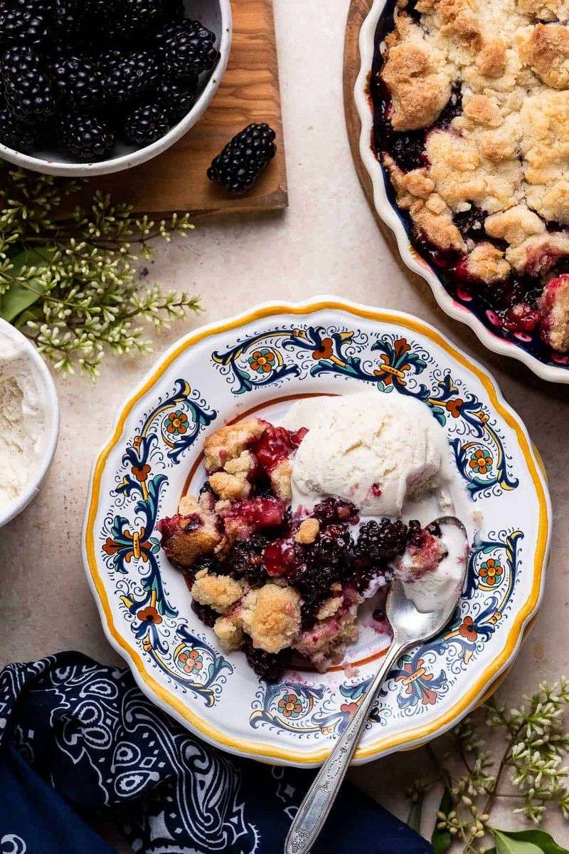 Blackberry Crumble Pie