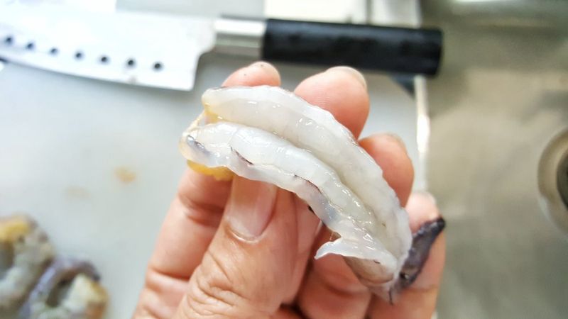 The “Vein” in Shrimp Is Dangerous to Eat
