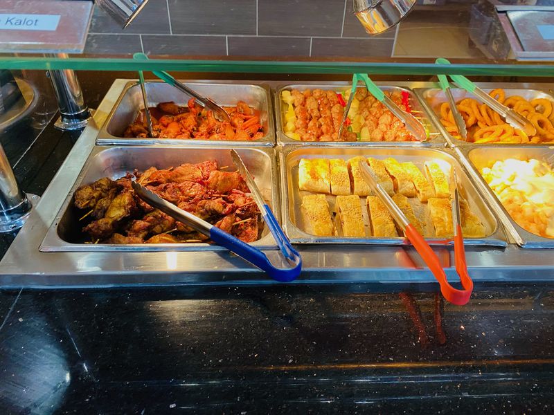Harbor Seafood Super Buffet: Ocean Treasures at Desert Prices