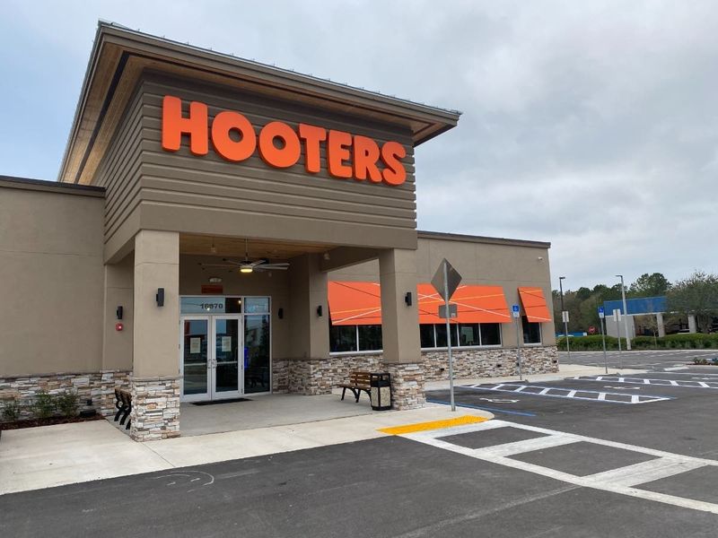 Hooters