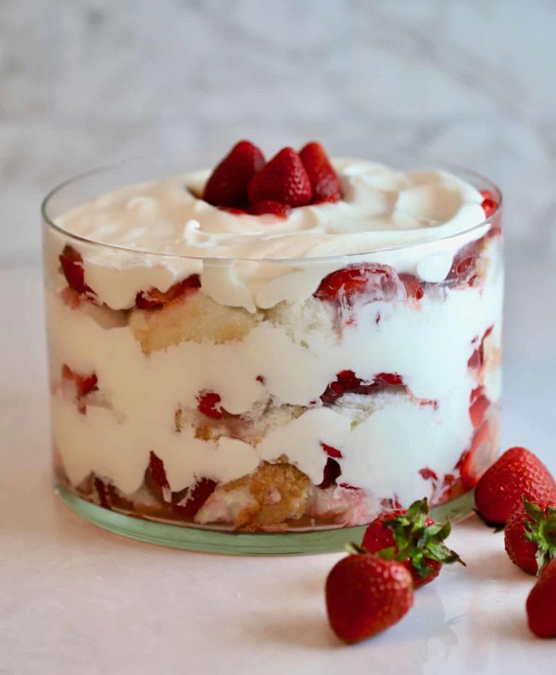 Angel-Food Cake Berry Parfait
