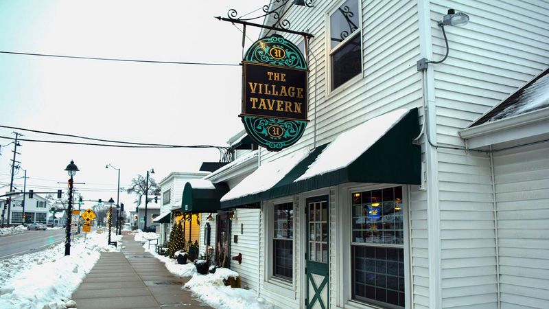 Illinoia - The Village Tavern (Long Grove)